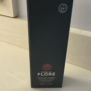 Pearl de Floré Noir Instant Wrinkle Treatment